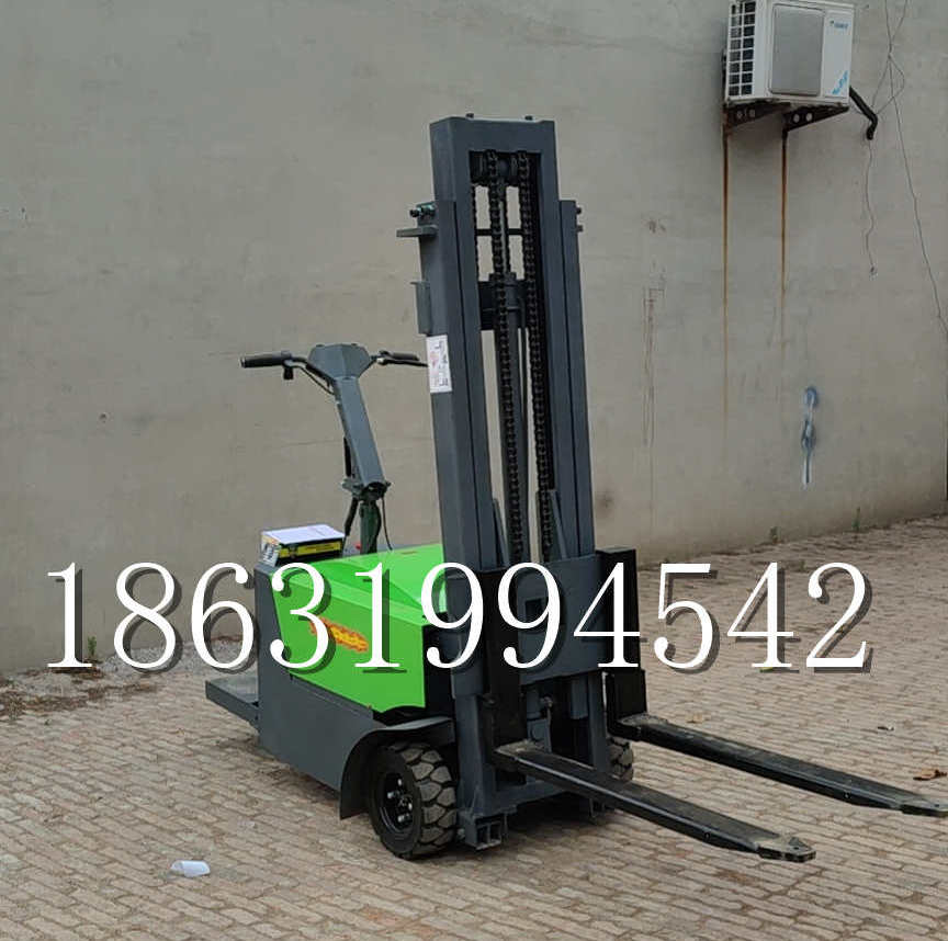 察哈尔右翼前旗优程全电动叉车插腿式堆高车液压装卸车1.5吨升高小型站驾式铲车